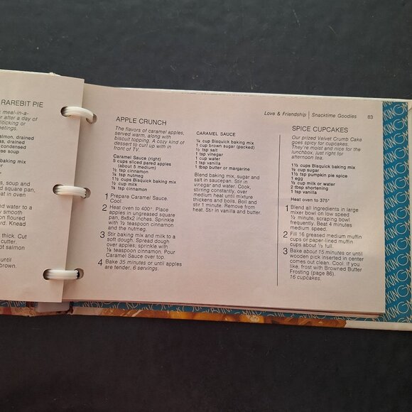 Betty‎ Crockers Bisquick Cookbook 1976 4th Printing Small Vintage Easy Homestead - Picture 7 of 10